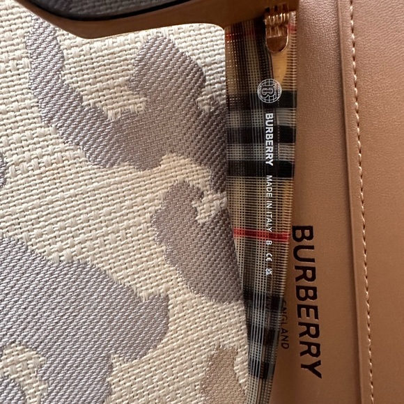 Burberry Sunglasses Kitty 4364 New - Picture 4 of 10